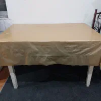 میز چوبی سفید