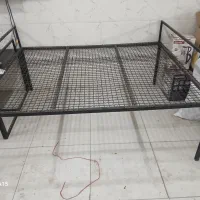 4عدد تخت فلزی دست ساز، کپسول گاز ،میزکار