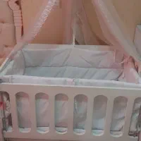تخت کنار مادر