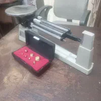 ترازوی تک کفه باسنگ برنجی|کلکسیون اشیاء عتیقه|بومهن, |دیوار