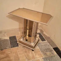 میز شیشه ای / ایینه ای در حد نو