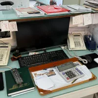 کارمند خانم (آشنا به امور بانکی)