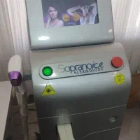 اپراتور لیزر با مشتری