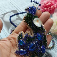 سنجاقسینه طاووس جواهردوزی|زیورآلات و اکسسوری|مهریز, |دیوار