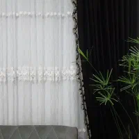 پرده کاملا سالم و تمیز