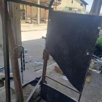 در  ا ه ن ی کبوتر سگ انبار