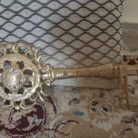 تعدادی برنز و ساعت دیواری همگی باهم ۲۵۰۰۰۰۰|ساعت دیواری و تزئینی|بروجرد, |دیوار