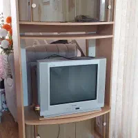 بوفه همراه با تلویزیون