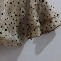 یه‌شومیز‌طلایی‌وشلوارلی‌‌دمپاچاک‌داردخترانه