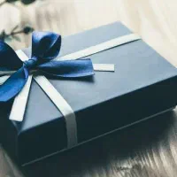 فروشنده فروشگاه کادویی