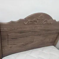 تخت تک نفره چوبی کاملا سالم به دلیل مهاجرت|تخت و سرویس خواب|رشت, چله خانه|دیوار