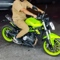 بنلی ۳۰۰ مدل ۱۴۰۰ در حد