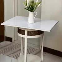 میز  آباژور و تلفن