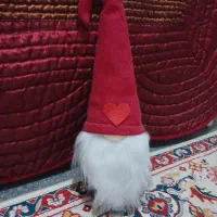 عروسک و گلدان