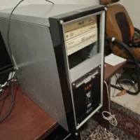 کیس کامپیوتر قدیمی بدون مانیتور