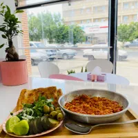 نیروی خانم جهت مدیریت  کافه آشنایی کامل با آشپزی