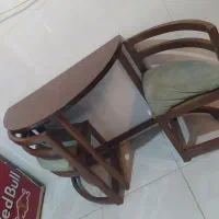 میز نیم گرد