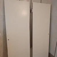 در چوبی کمد دیواری رنگ شده دست دوم