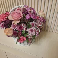 سبد گل صورتی و سبد گل ابی