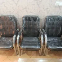 صندلی انتظار طرح چرم در حد نو