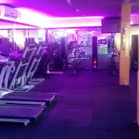 لوازم باشگاه...‌آیینه و کف پوش|تجهیزات ورزشی|قم, باغ شازده|دیوار