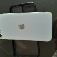 ایفون se 2020 در حد اکبند ۶۴ گیگ