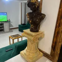 مجسمه و‌پایه سفالی