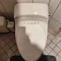 توالت فرنگی کارکرده ولی تمیز و نو....|لوازم سرویس بهداشتی|شیراز, ارم|دیوار