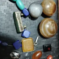 مقداری سنگ قدیمی و عتیقه