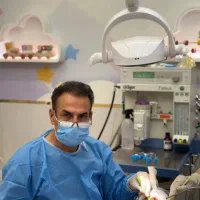 منشی در مطب دندانپزشکی