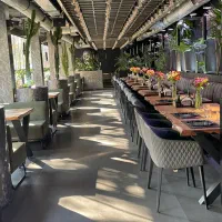 پرسنل دختر و پسر،هاست ویتر سالنکار