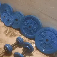 وزنه ۶۰ کیلو دوتا دمبل ومیز هالتر