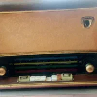 فروش یک دستگاه رادیو قدیمی