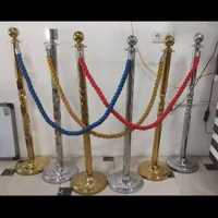 استخدام یک نیروی فنی نصاب نرده