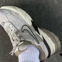 کفش کاملا نو بعلت سایز نبودن