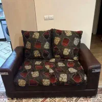 مبل دسته چرم ۷ نفره با میز وسط