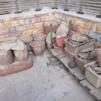 ۲۳ گلدان سفال متوسط تا بزرگ