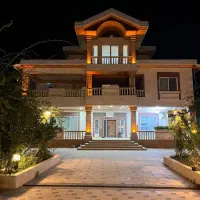 عمارت-استثنایی-تریبلکس-2000متر-آسانسور-روفگاردن