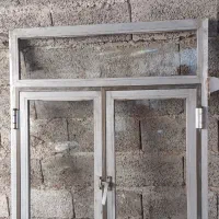 پنجره آلومنیومی با دستگیره وشیشه|مصالح و تجهیزات ساختمان|لولمان, |دیوار