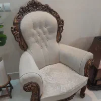 یک دست مبل ۷نفره ومیز ناهار خوری ۸نفره سالم