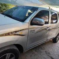 فروش و معاوضه تویوتا هایلوکس مدل۲۰۰۶