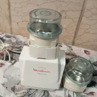 یک آسیاب و یک دستگاه KENWOOD