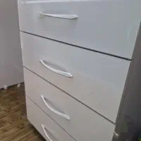 میز ویترینی و رگال نو مغازه