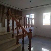 شیشه نرده چوبی کف چوبی سند بلاست