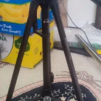 دو عدد پایه ی دوربین.