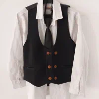 کت وشلوار بچگانه ۷،۸سال در حدنو