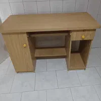 میز تحریر با کتابخانه