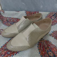 کفش اسپورت چرم کرم رنگ