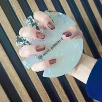 خدمات کاشت ناخن