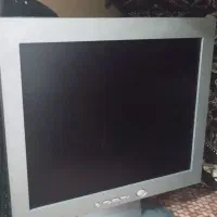 مانیتور کامپیوتر سالم